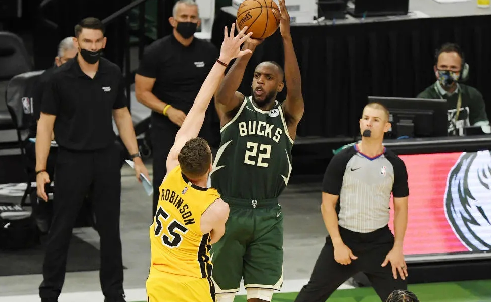  米德尔顿28+8+6，雄鹿横扫热火  